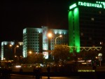 unser Hotel bei Nacht